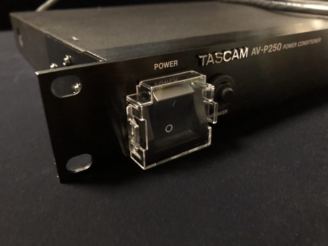 TASCAM AV-P250 パワーディストリビューターでパワーアンプの電源を