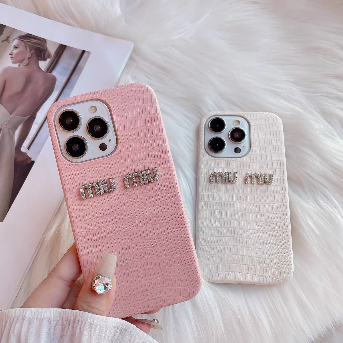 ミュウミュウ iPhone15 Proケース MiuMiu iPhoneケース 新品発売