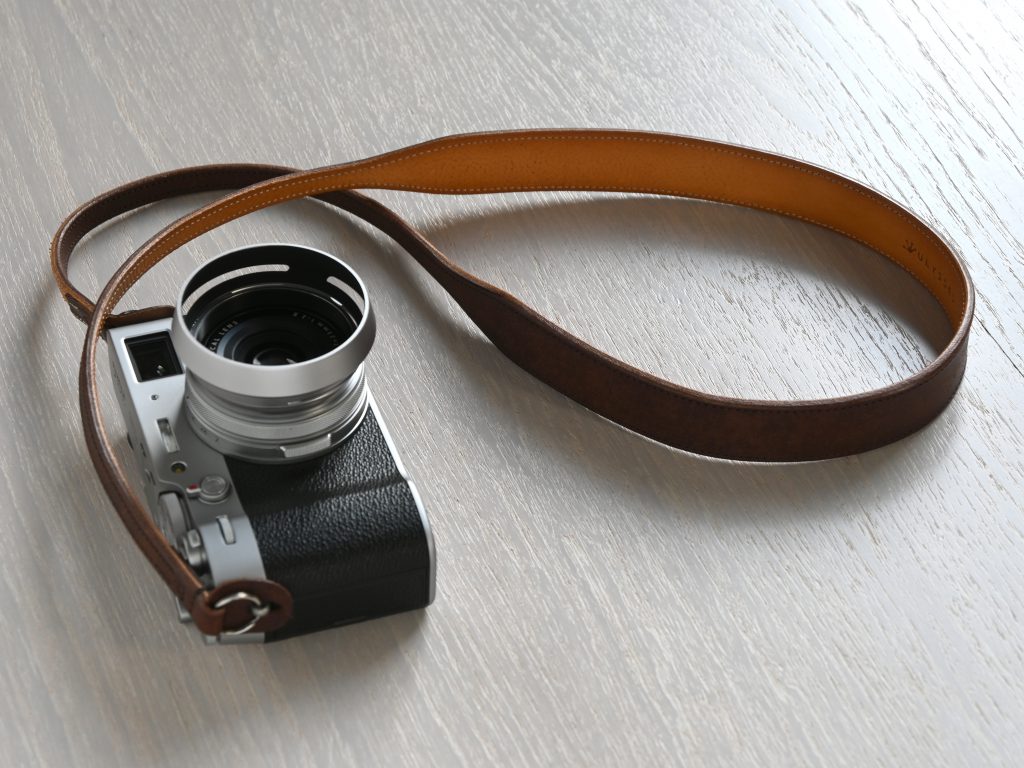 FUJIFILM X100Vと相性抜群のULYSSESレザーストラップ3選 | ULYSSES