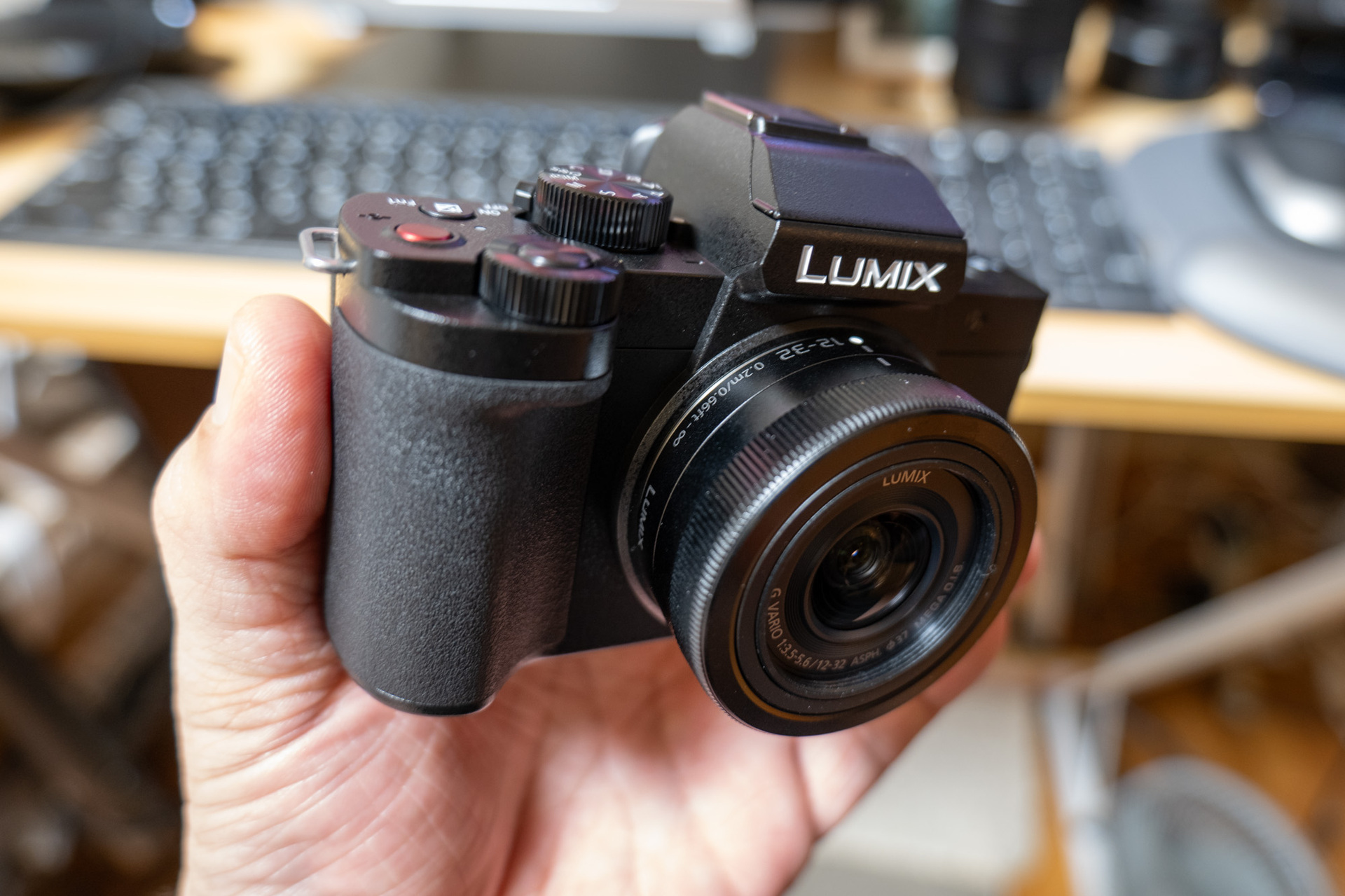 LUMIX DC-G100DW ダブルズームレンズキット: カメラ専用機で撮り歩き