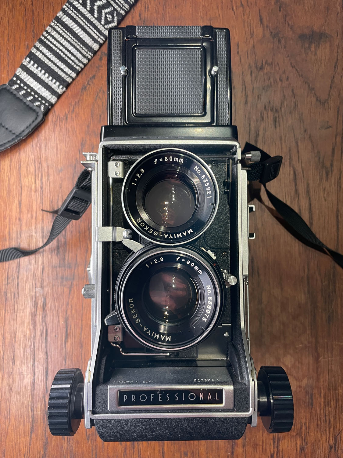 A very unique TLR: Mamiya C33 - GRAIN