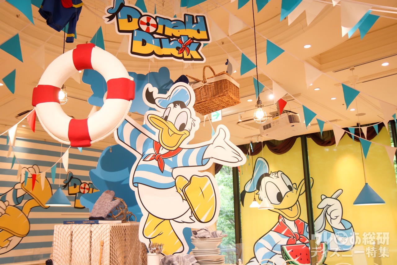 ディズニーカフェ】“ドナルドらしさ”溢れる店内をレポ！可愛いメニュー