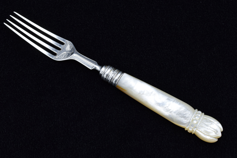 アンティークシルバー、アンティーク銀器 純銀製(925) 1885年 美彫刻白