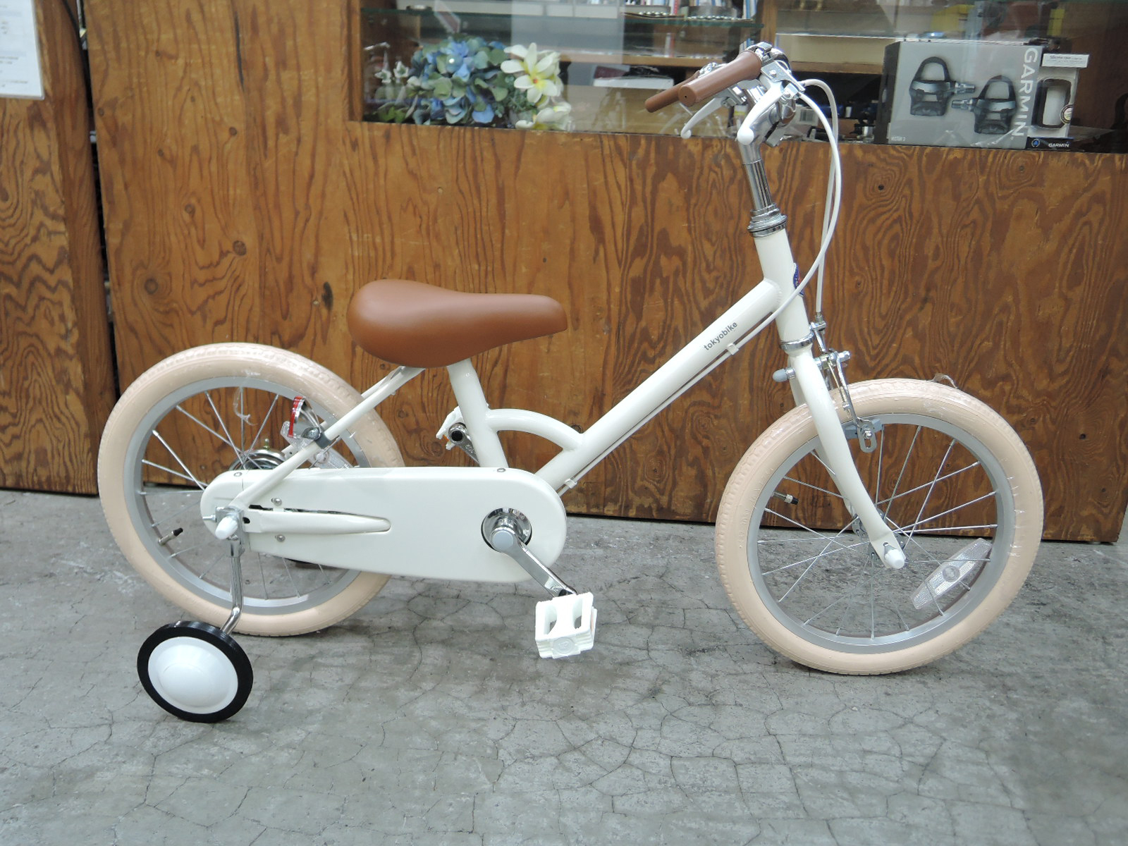 大阪でリトルトーキョーバイクの事ならヴィアサイクルズヴィレッジまで