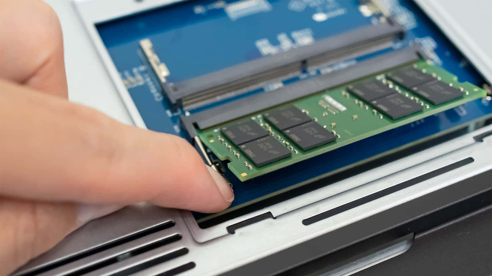 Synology NAS DS1621+の搭載メモリを64GBに増設した話 ｜ VOLTECHNO