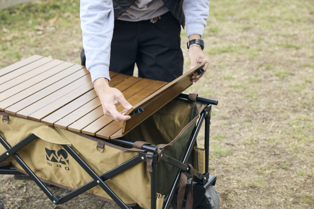 アウトドアワゴン＋すのこでテーブルに！専用テーブルのあるWAQワゴン