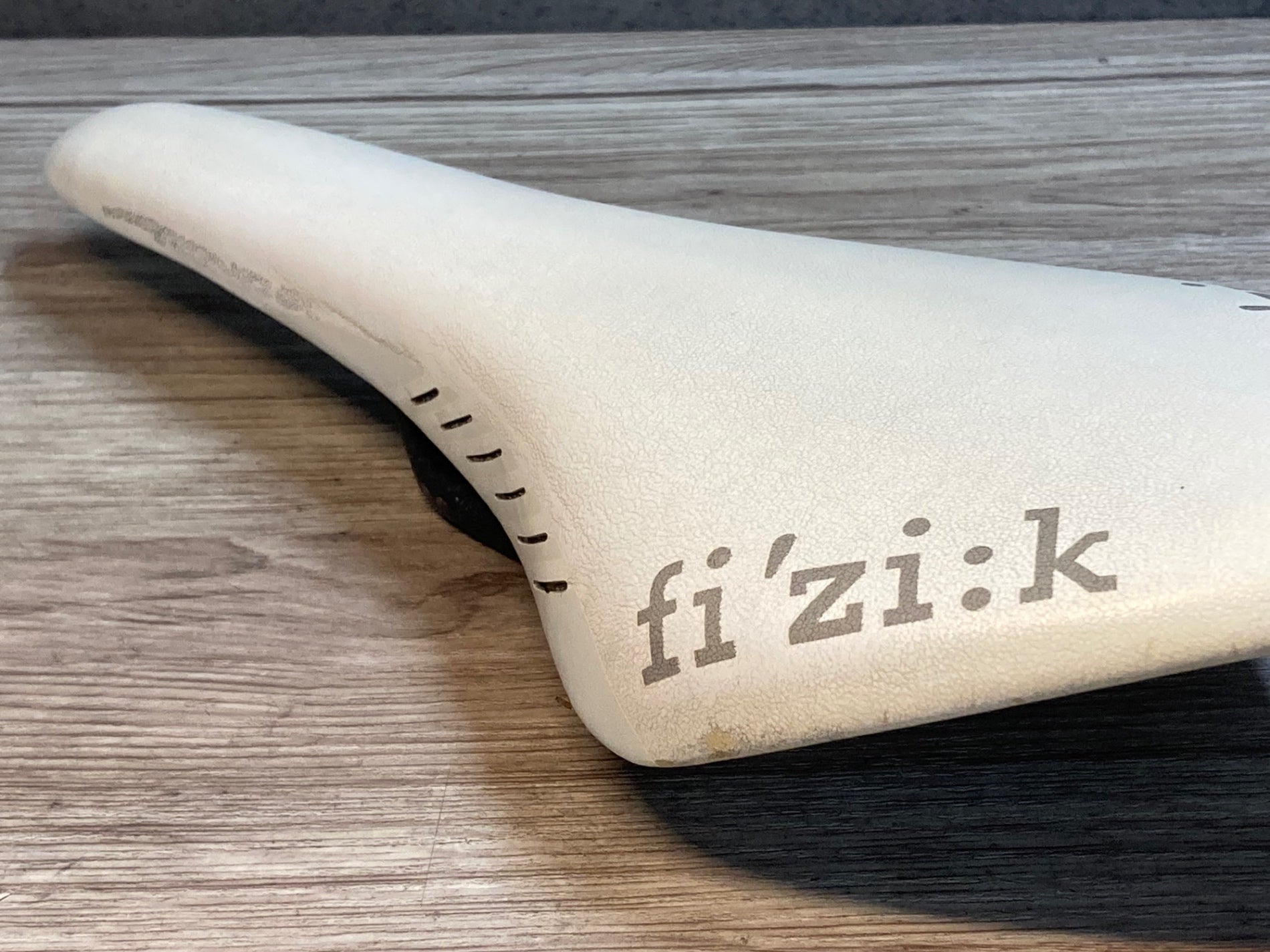 JK859 フィジーク fizik アリオネ ARIONE CX サドル 白 カーボンレール