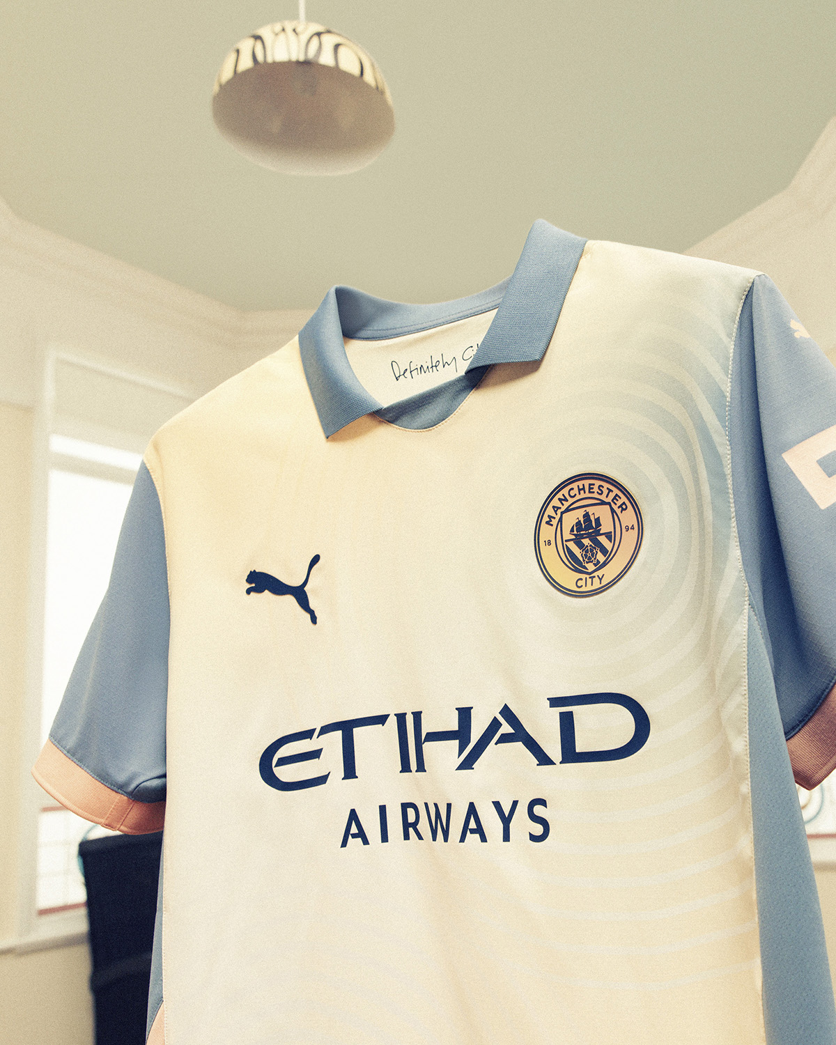 Manchester City FCの熱狂的サポーター、ノエル・ギャラガーが同チーム