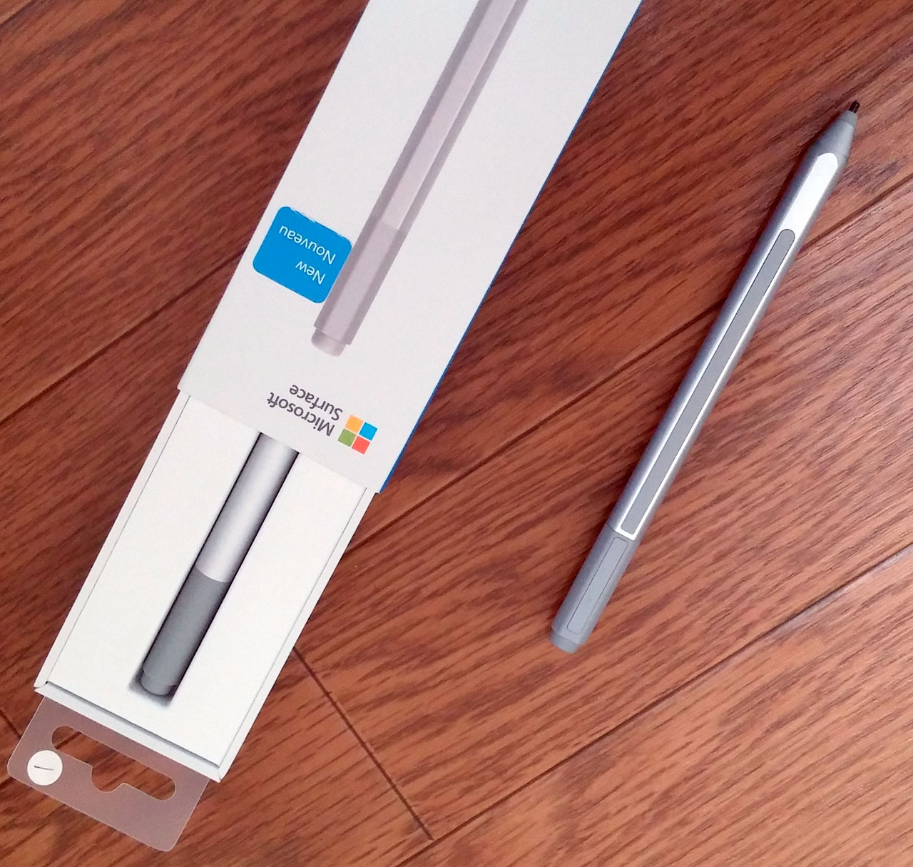 新Surfaceペン(現在未発売) EYU-00015 とSurface Pro 4標準Surfaceペン