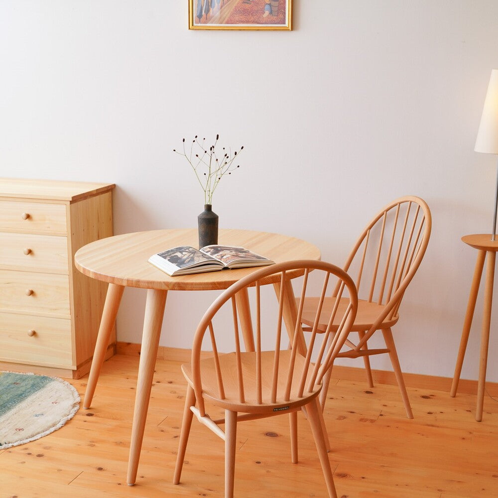 背中をしっかりと支えてくれる上品なダイニングチェア レイチェア