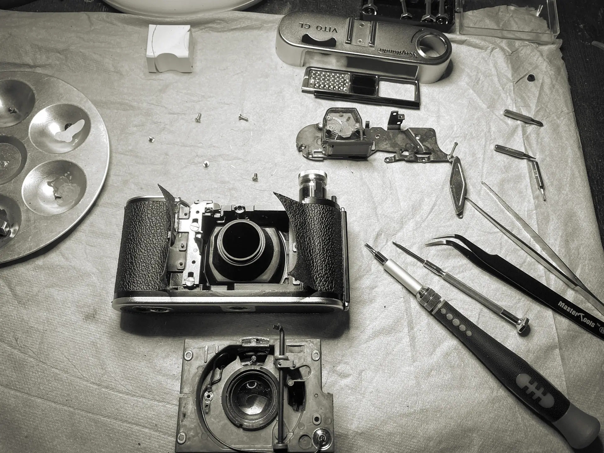 Repairing & Revisiting a Voigtländer Vito CL - Here there be