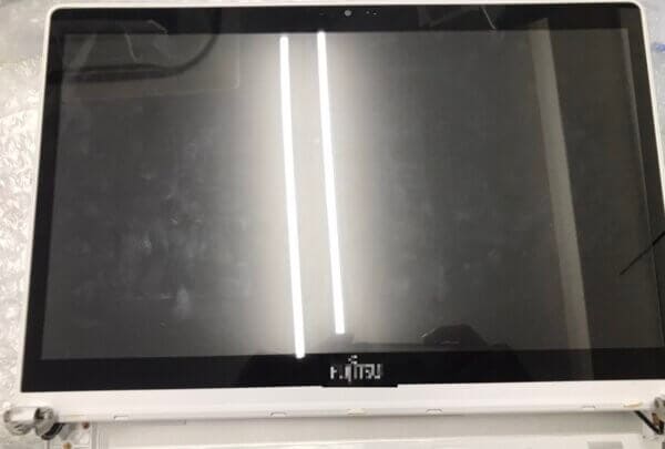 富士通 LIFEBOOK SH90/B1の液晶パネル交換 - パソコン修理・データ復旧