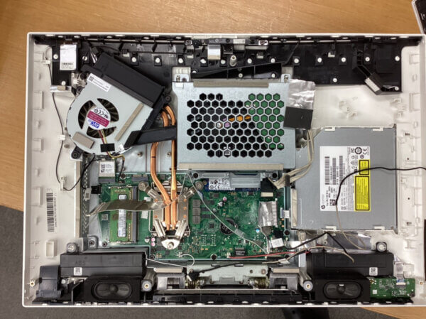 HP All-in-One 22-c0151jpの液晶交換事例 - パソコン修理・データ復旧