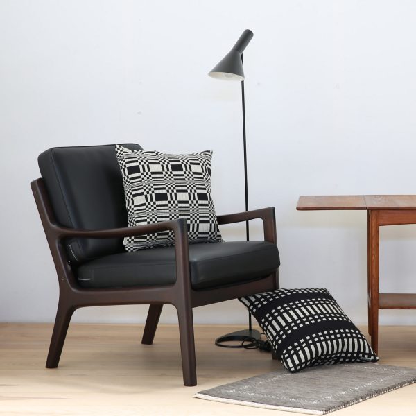 空間に花を添える！ヨハンナ・グリクセンのクッションとディス