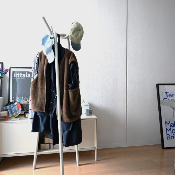 レポートブログ】シンプルだけど存在感のあるコートラック。 北欧