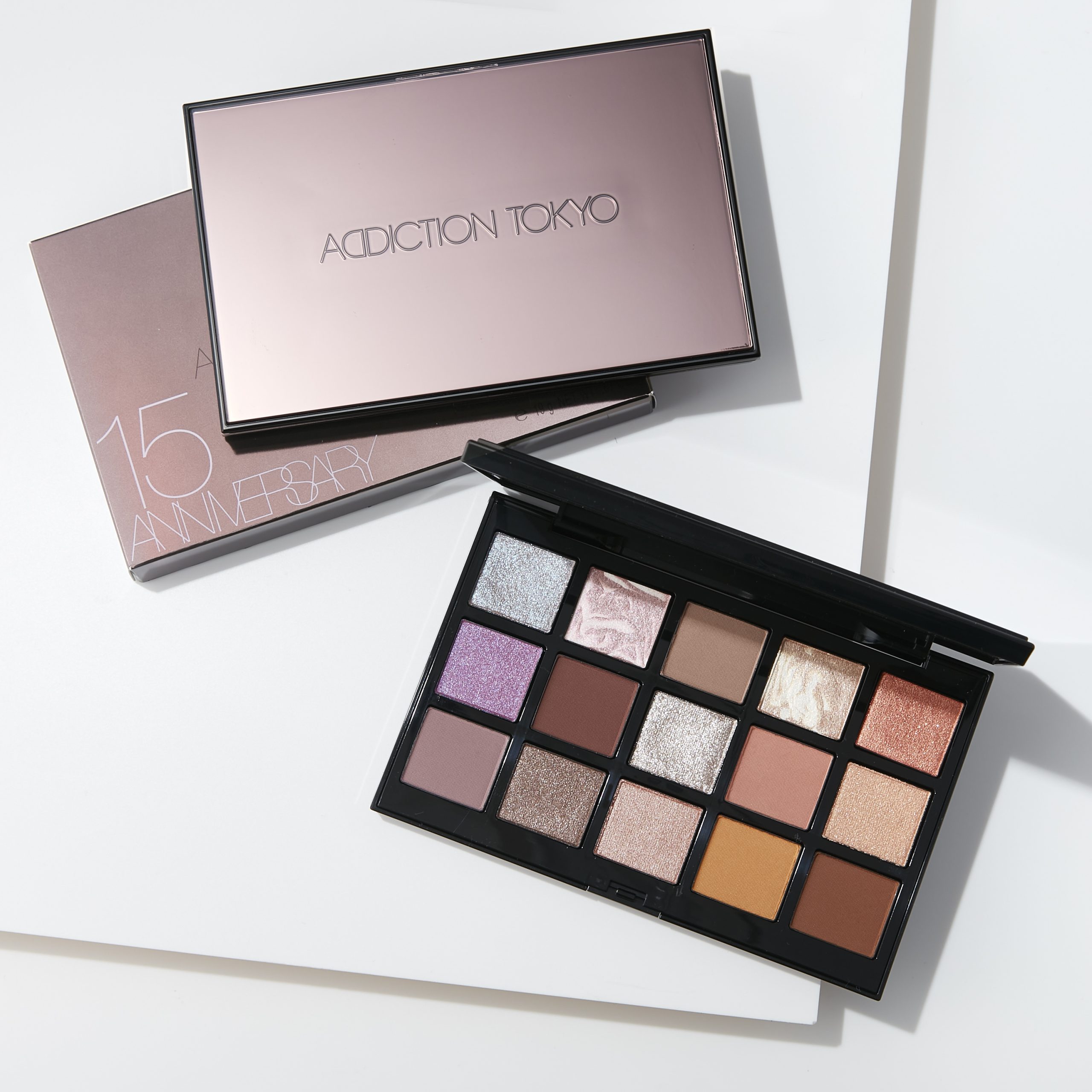 祝！アディクション15周年！ “LOCK THE BEST MOMENTS”を掲げ登場するの