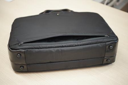 ソニーストアと吉田カバンのコラボバッグ＆ケース、実機レビュー