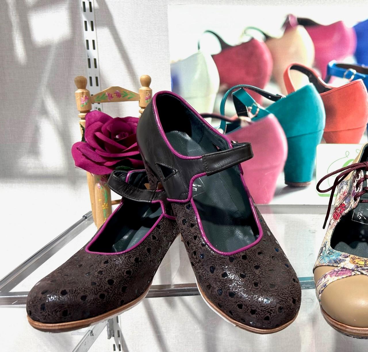 フラメンコシューズ入荷｜チャコット