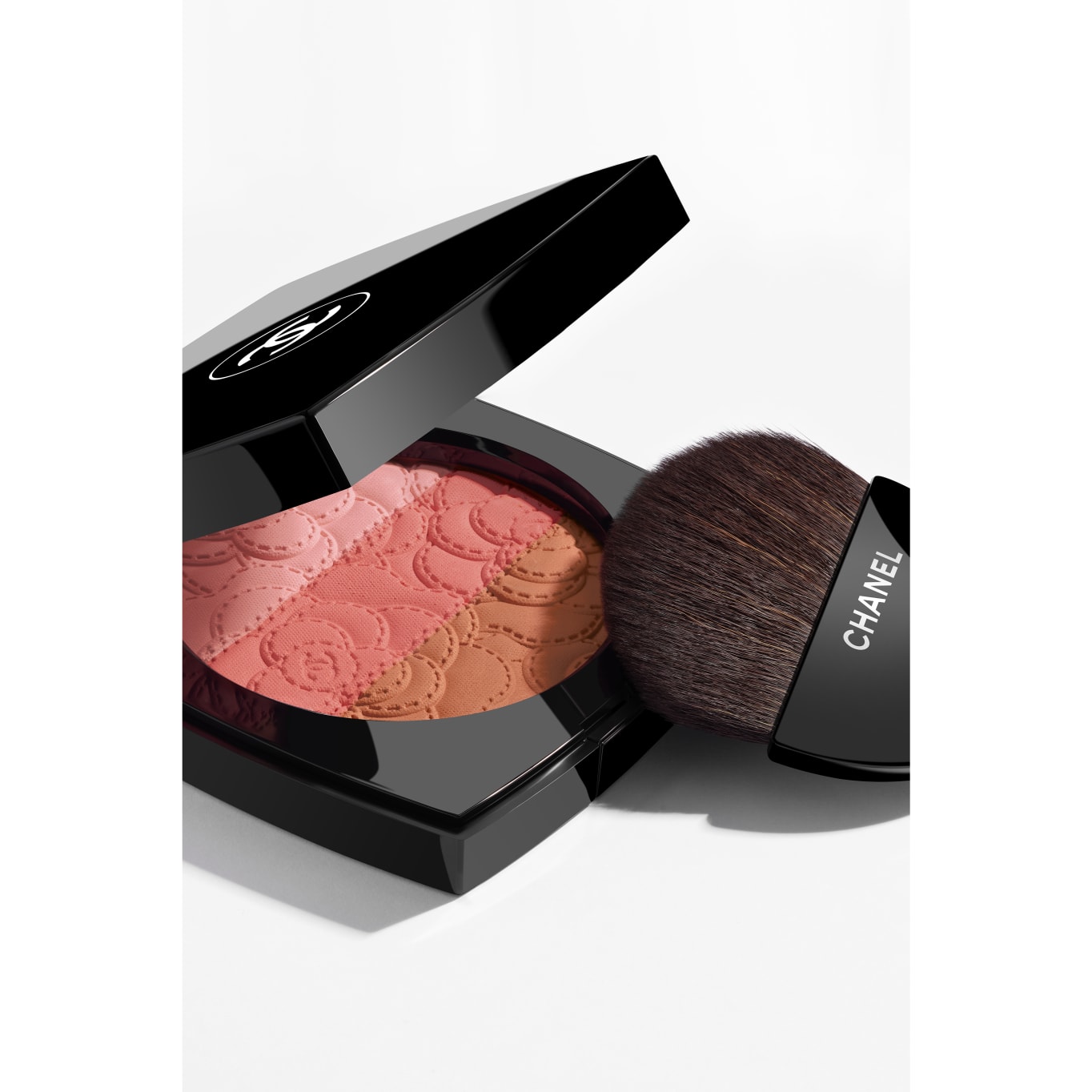 カメリア フトゥーラ パウダー トリオ チークカラー | CHANEL シャネル