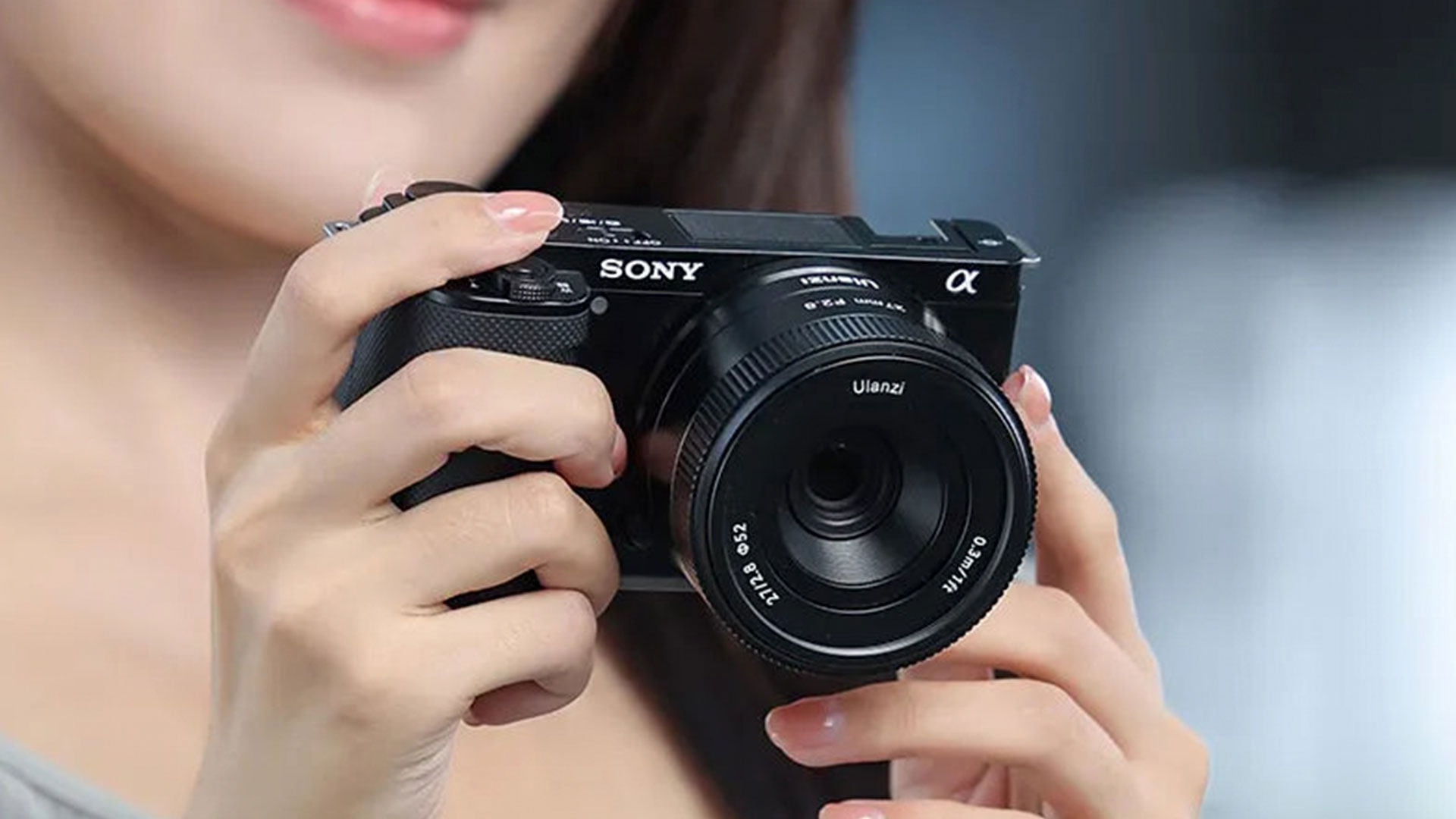 UlanziがソニーEマウントAPS-Cミラーレスカメラ用27mm F2.8レンズを