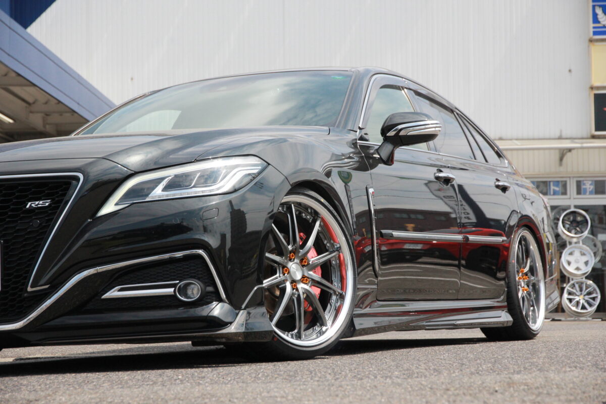 ローダウン済みの220系クラウンをWORK ランベック LS10 20インチで仕様