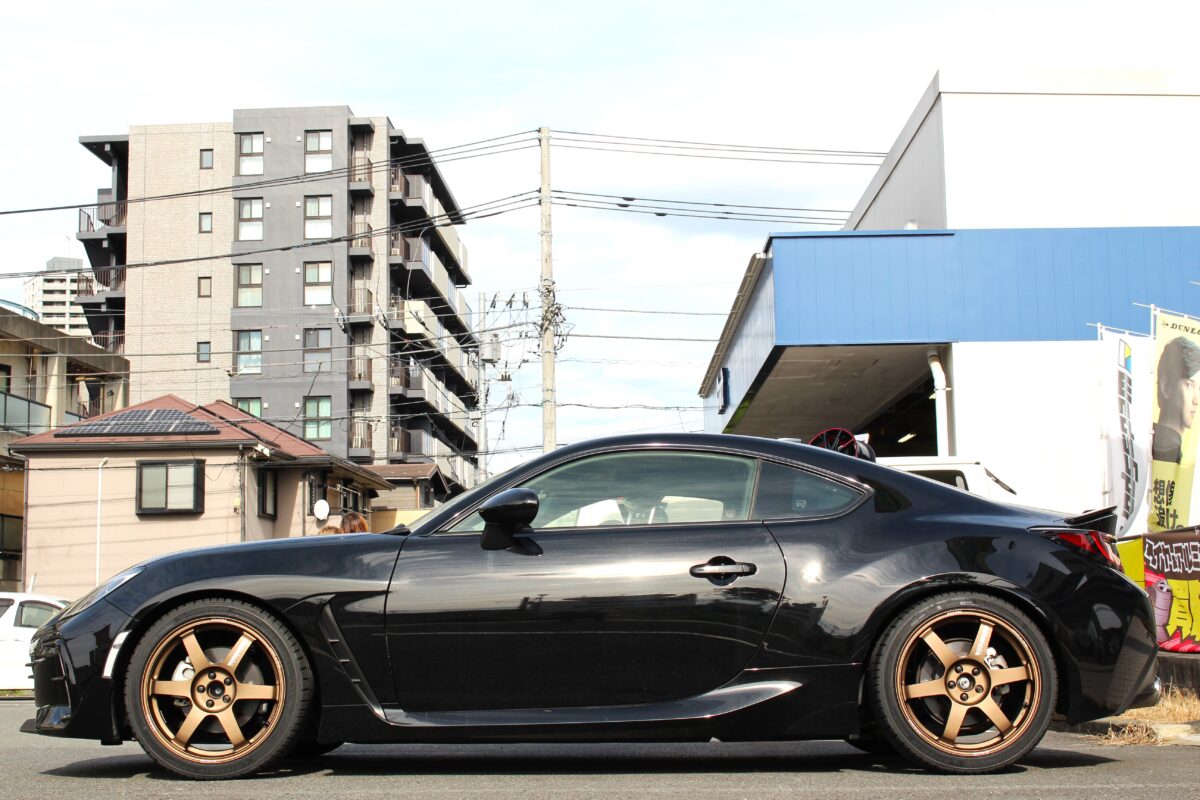 ZD8系BRZにブリッツ ZZ-R & レイズ ボルク TE37 SAGA S-plus 18インチ