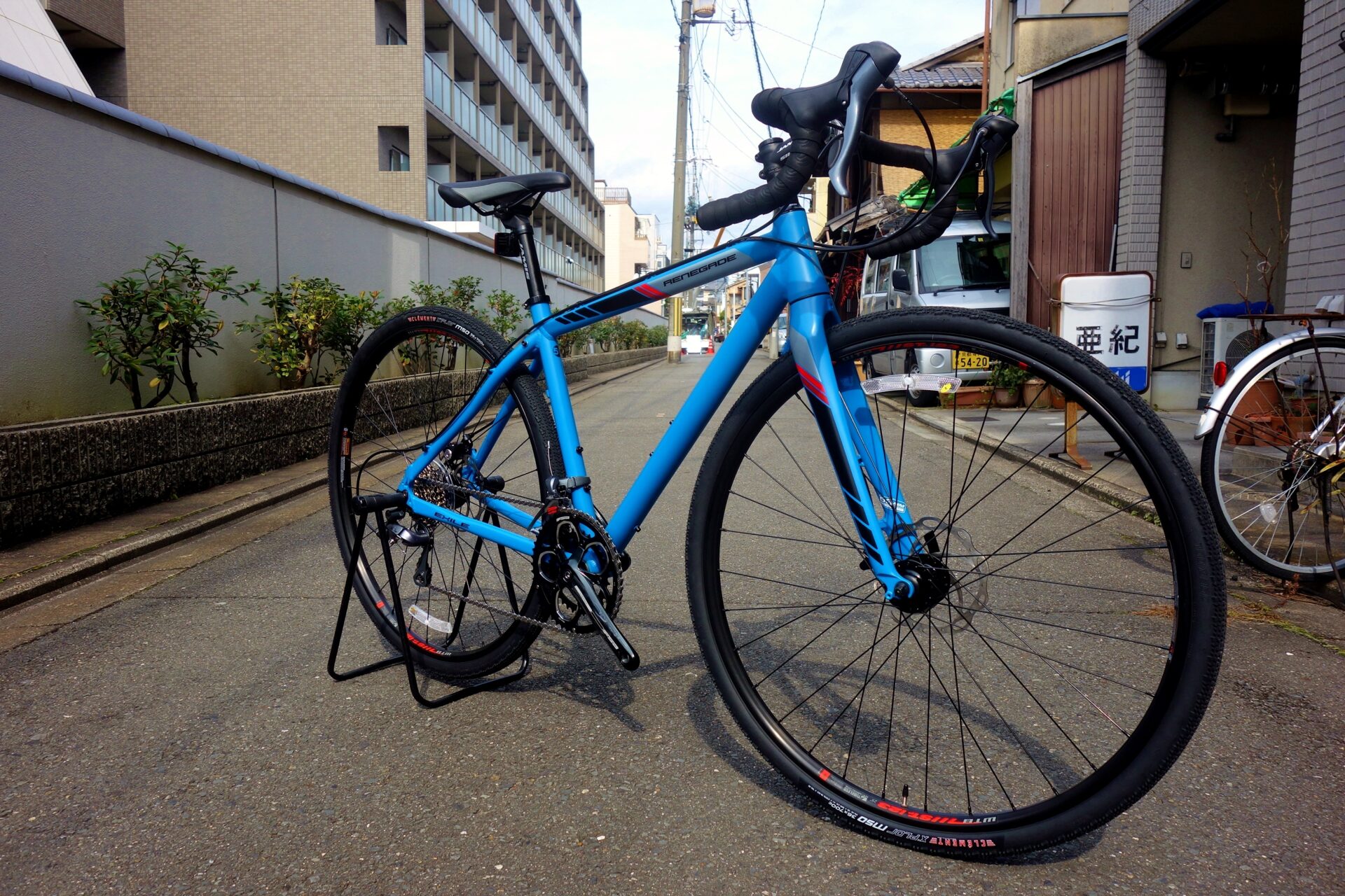 今人気になりつつあるアドベンチャーロードバイクあります！！～JAMIS