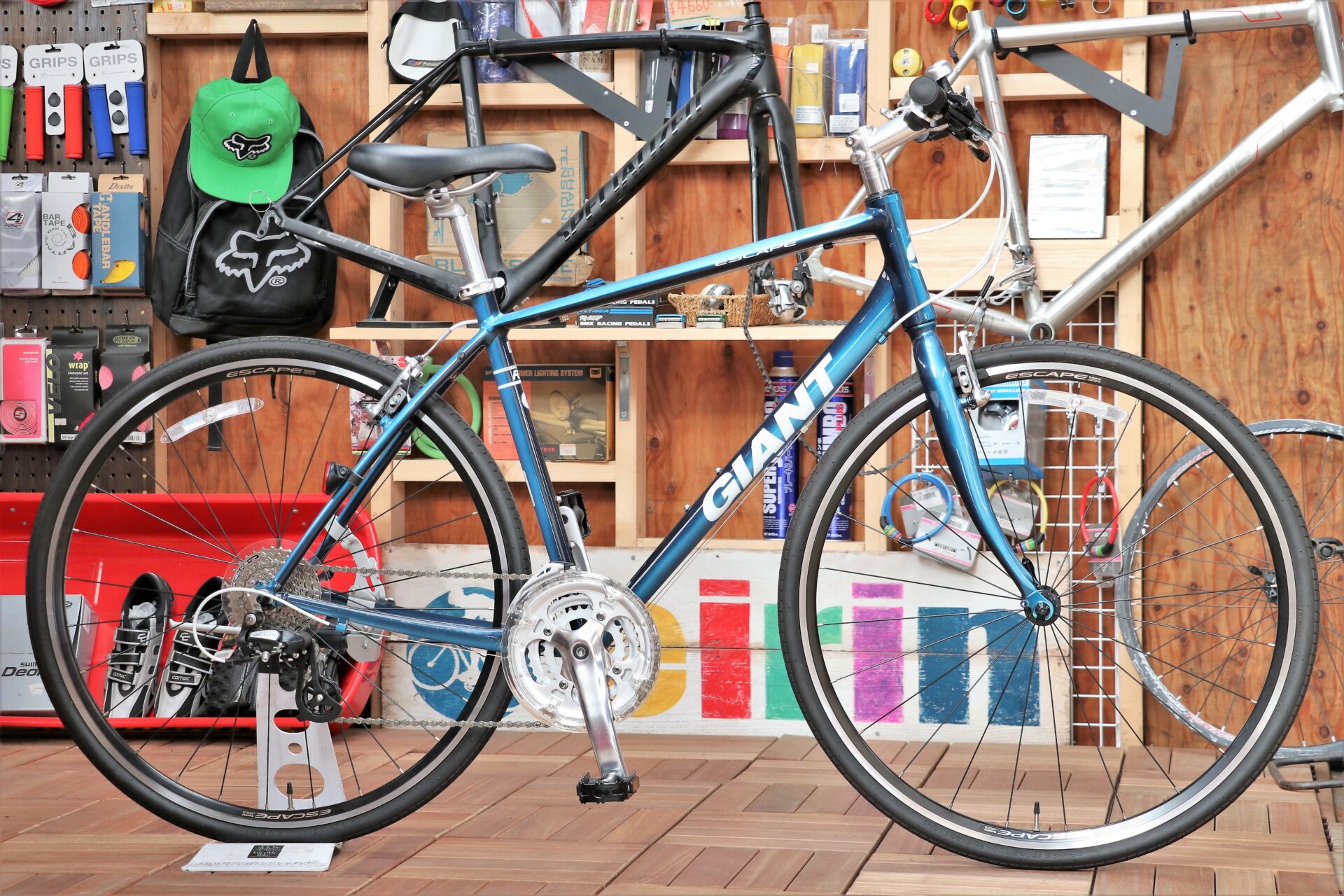 低価格でここまでフレーム性能が高いの？？GIANTの大定番クロスバイク