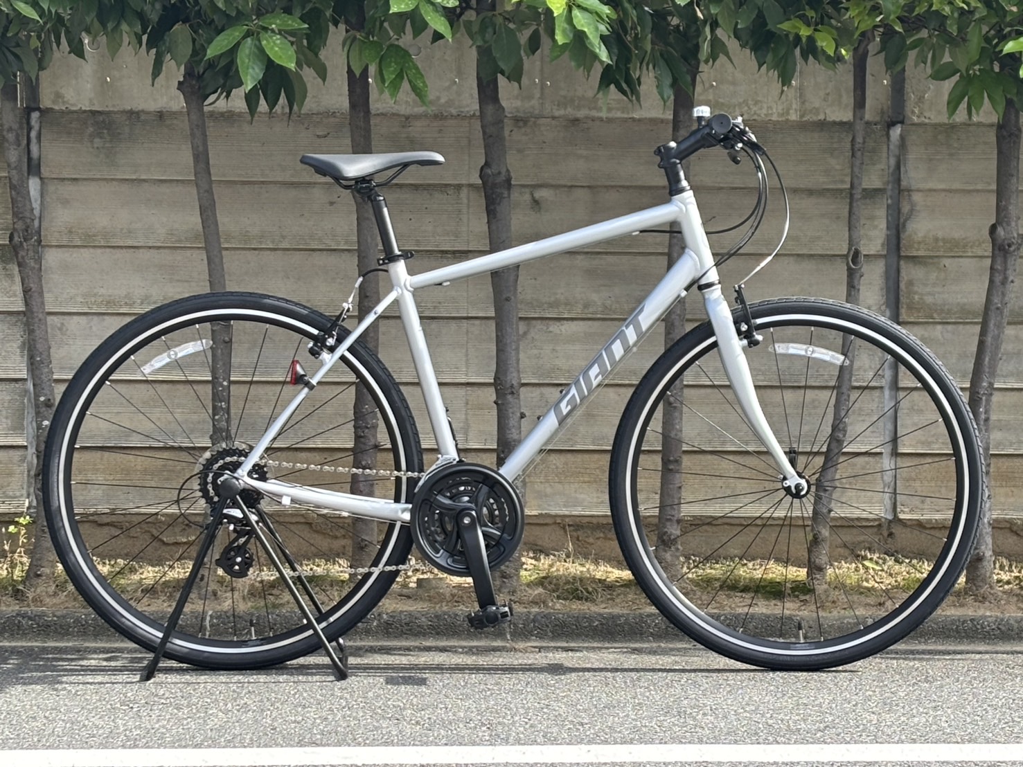 GIANT】国内限定3500台限り！35周年記念のスペシャルなESCAPE R3 をご