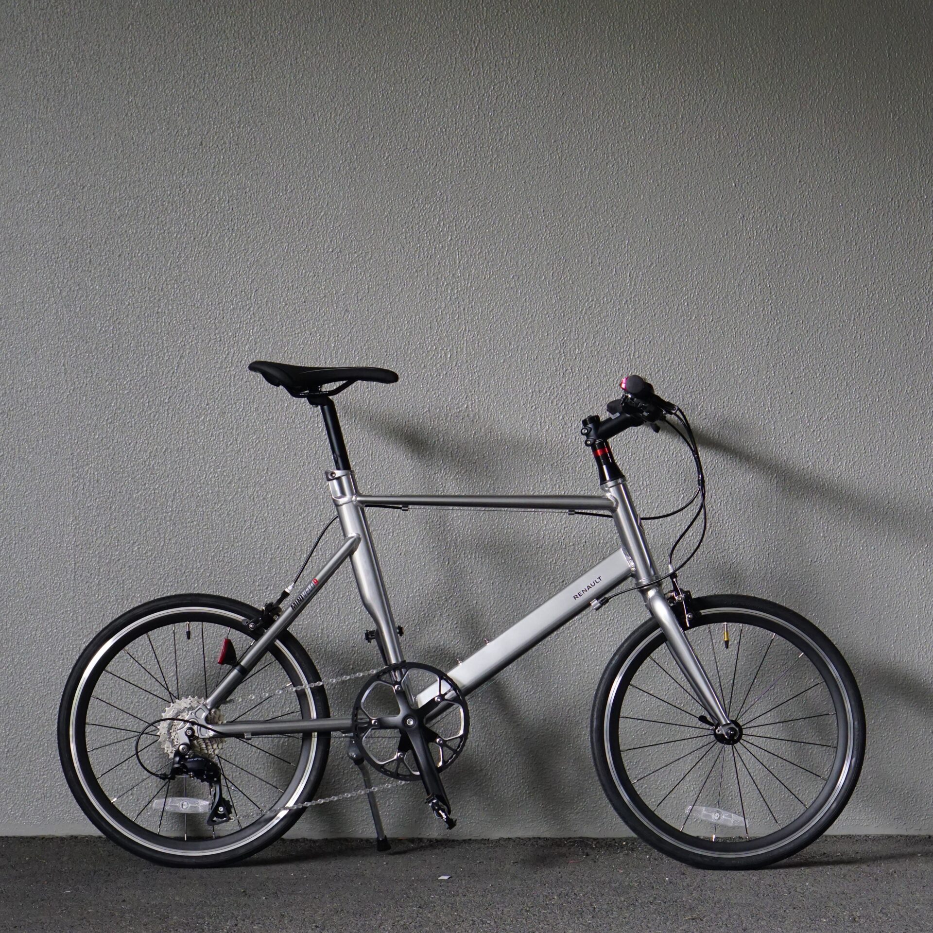 在庫セール！！《レビュー解説》スタイルと走りの性能を両立した軽量