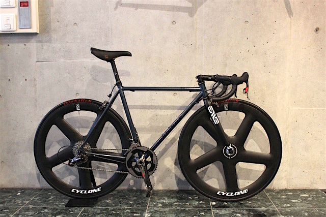 SIXTH COMPONENTSの新作カーボンバトンホイール「CYCLONE