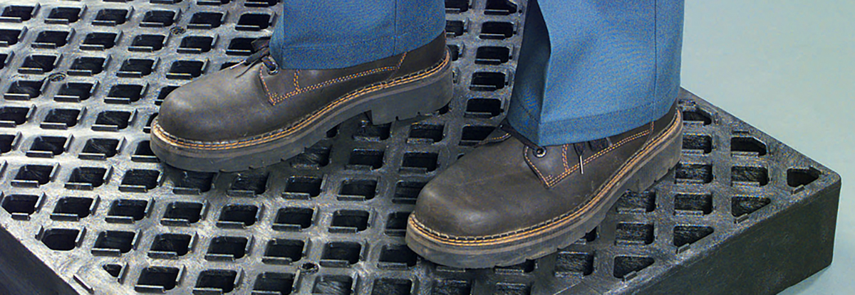 ピグ®ポリドリップデッキ4ドラム | 取扱い製品 | エー・エム