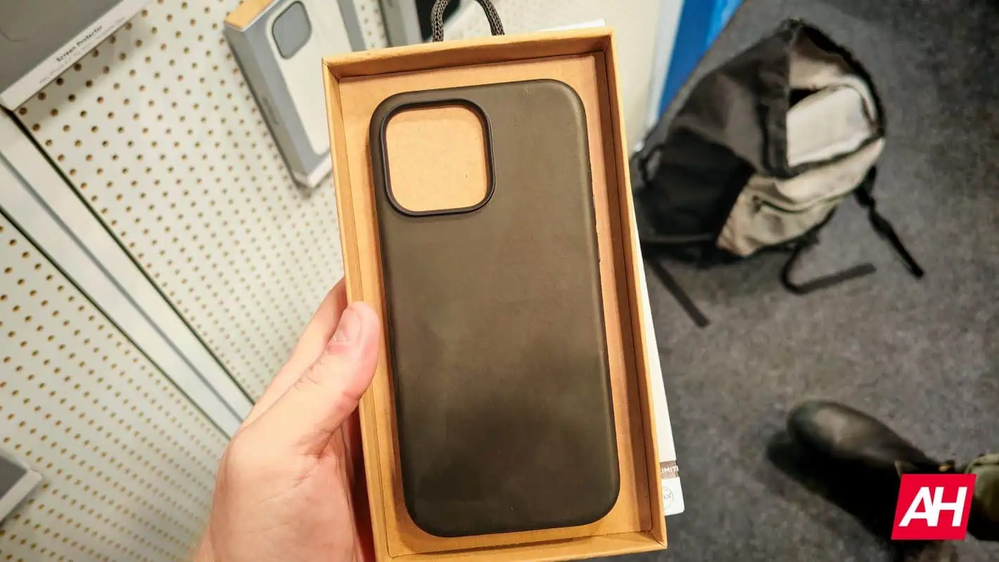 Nomad debuts new Limited Edition Horween Leather Case for iPhone