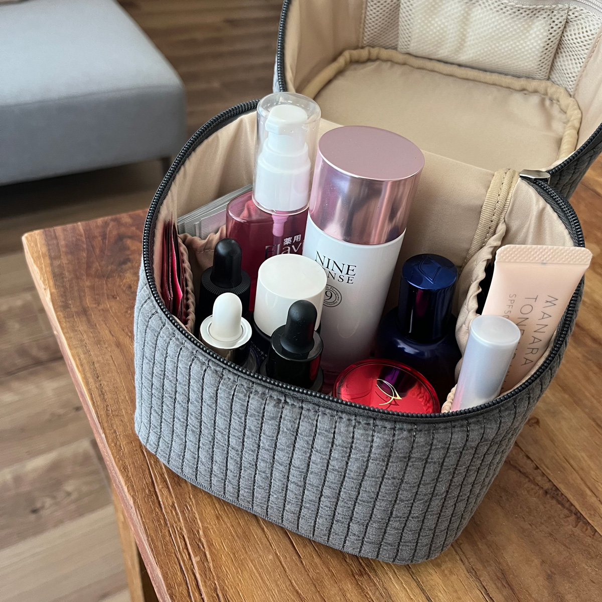 一軍スキンケアアイテムをまるっと収納。 朝晩のお手入れが至福の時間