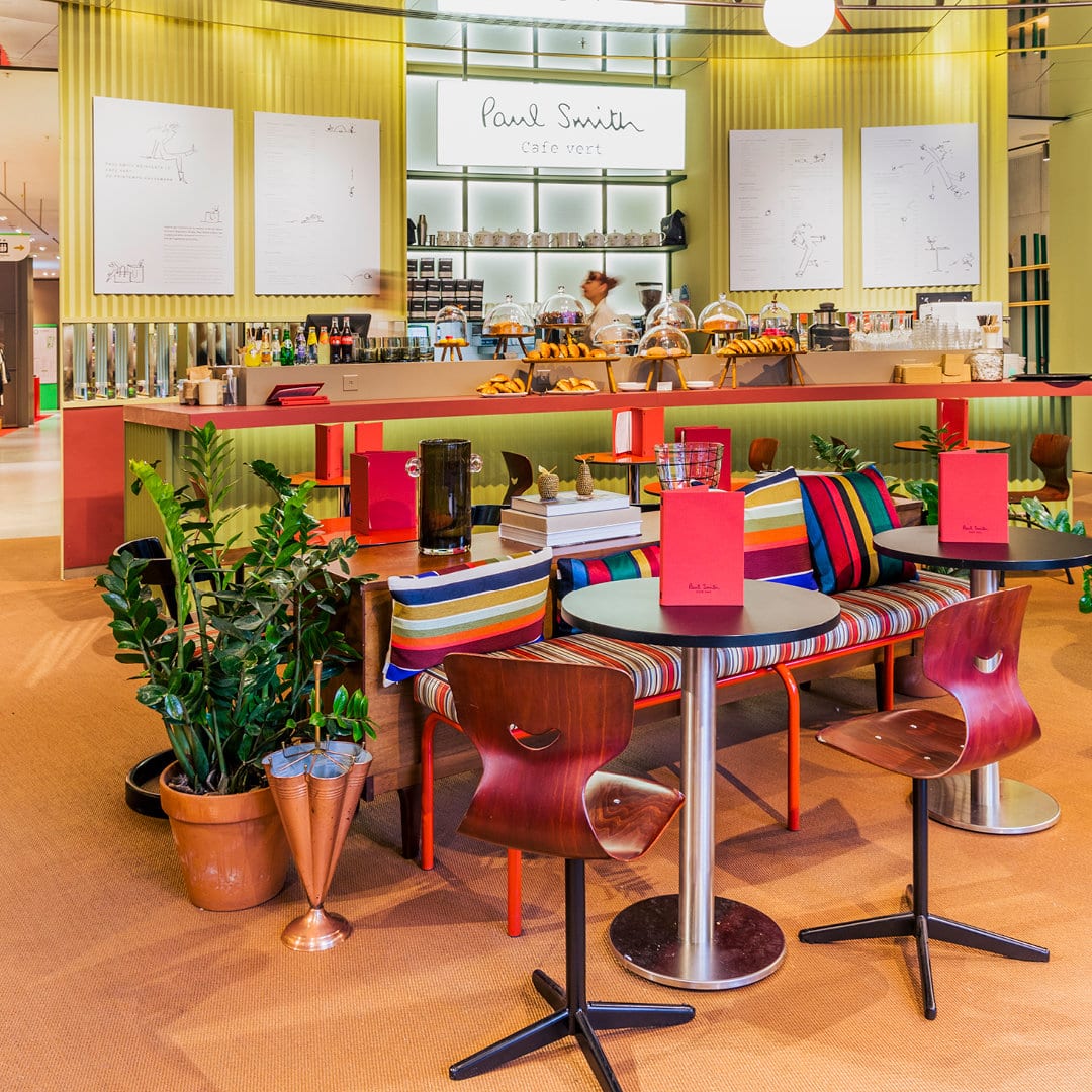 ポール・スミスがパリの百貨店プランタン・オスマンにカラフルなカフェ
