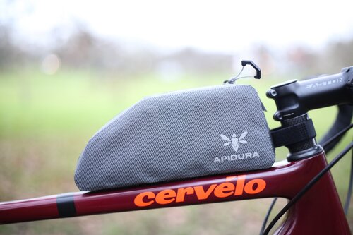 エクスペディション トップチューブバッグボルトオン（1L）｜APIDURA