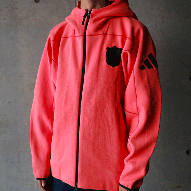 秋冬にぴったりなadidasアパレルと定番のプレーヤーグッズが登場！10月