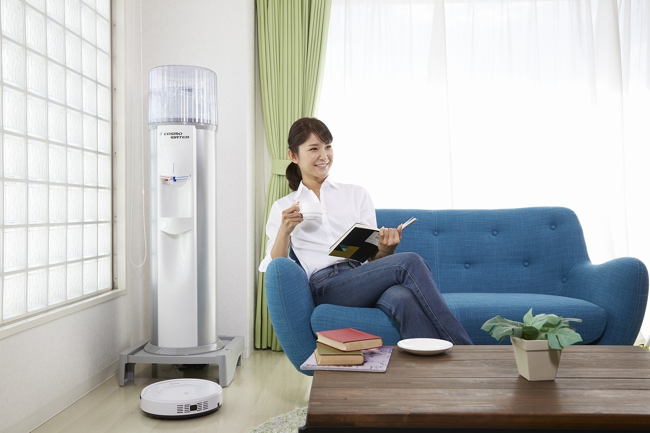 業界初！ウォーターサーバーとお掃除ロボットが一体化！ お掃除