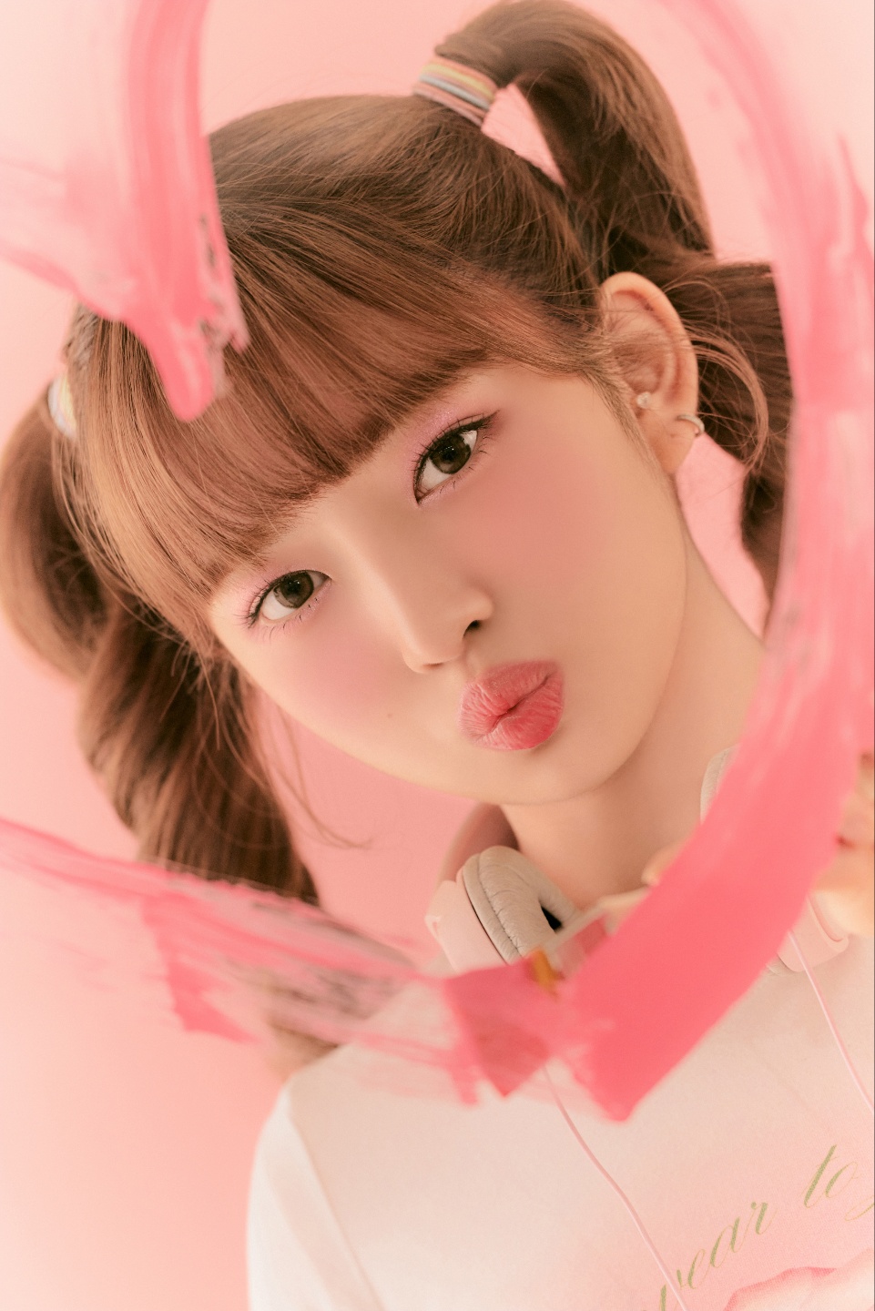 韓国アイドルグループ「IVE」の日本人メンバーレイが 韓国コスメ