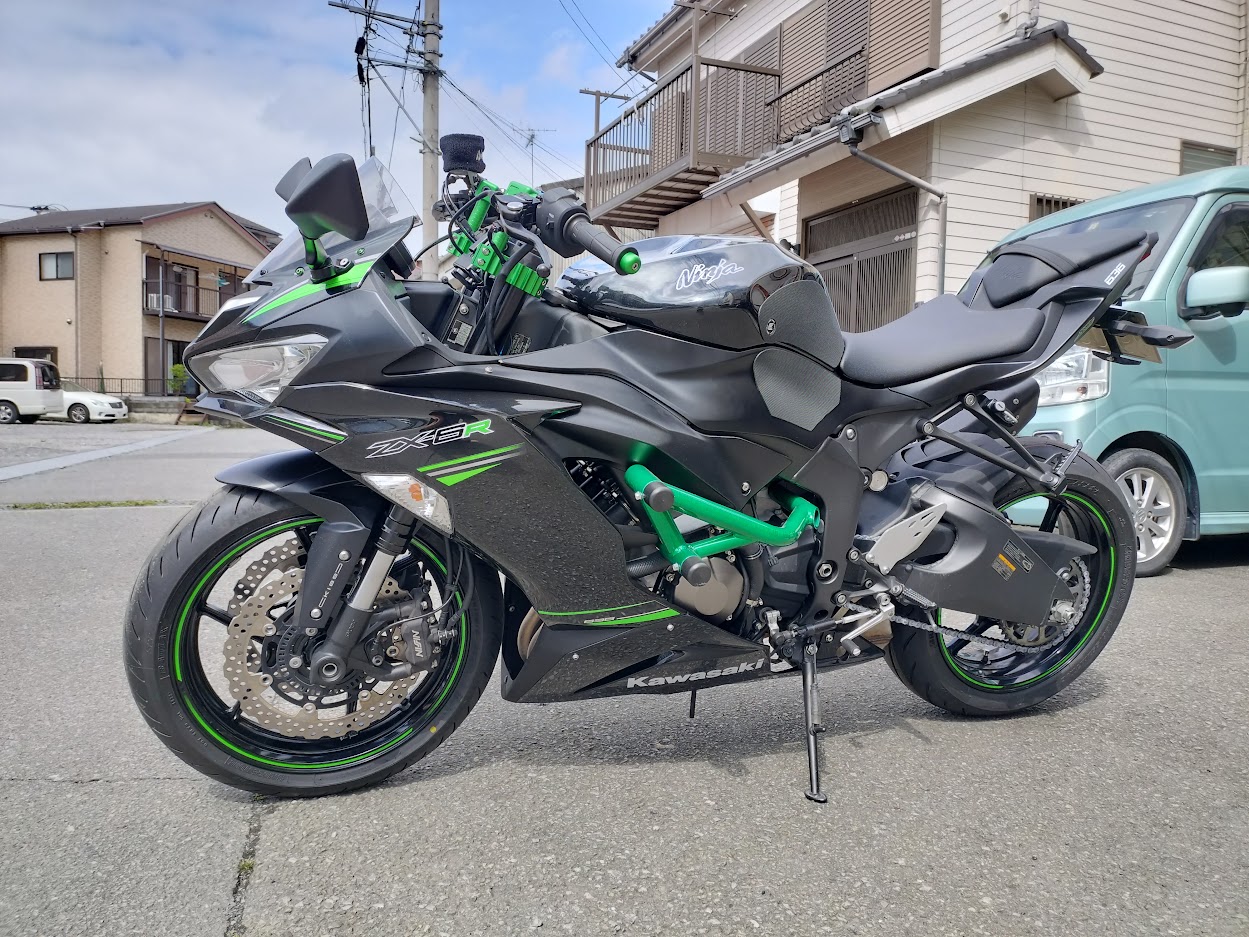 ZX6Rへアップハンドルフルキットを施工いたしました| AxxL