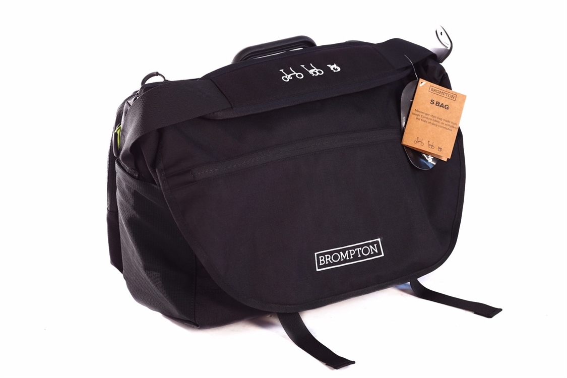 Brompton S Bag in Black - Black flap - British Cycle Square นำเข้า