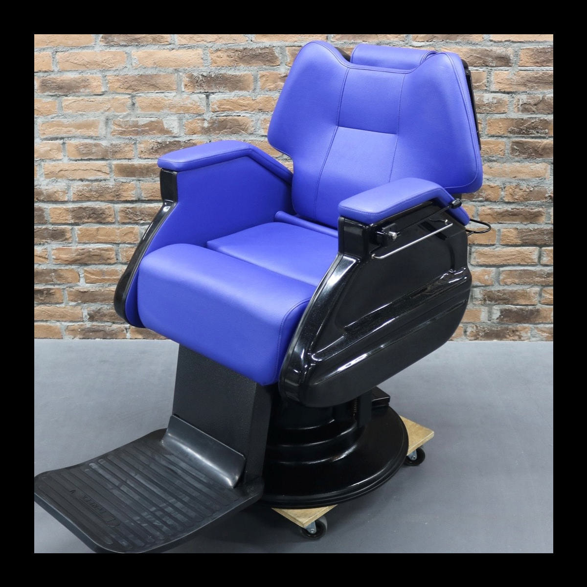 再生理容椅子SPC-15W(青色） 国産理容椅子の老舗、パイオニア椅子が