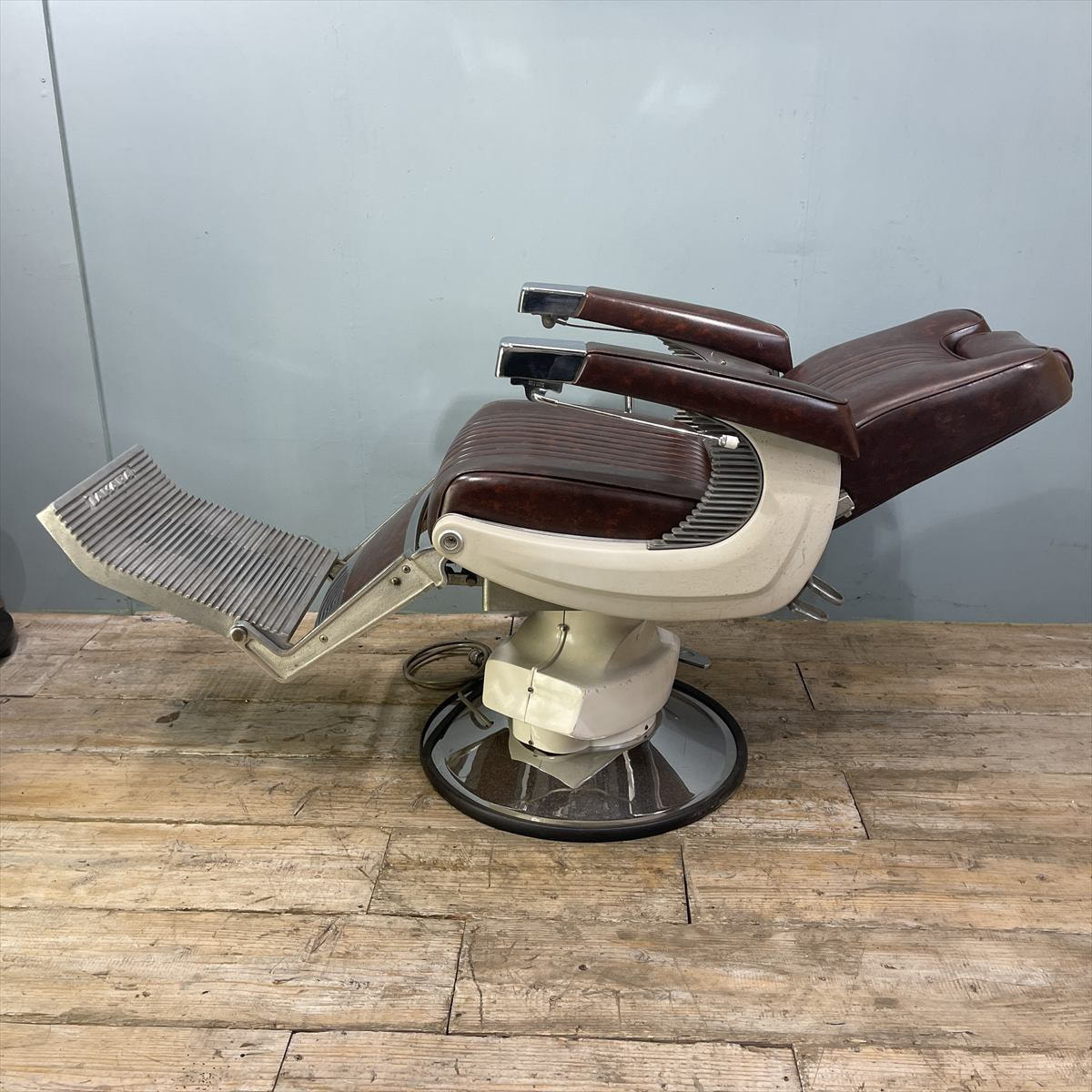 タカラベルモント 昭和レトロ バーバーチェア（理容椅子）の卸・通販