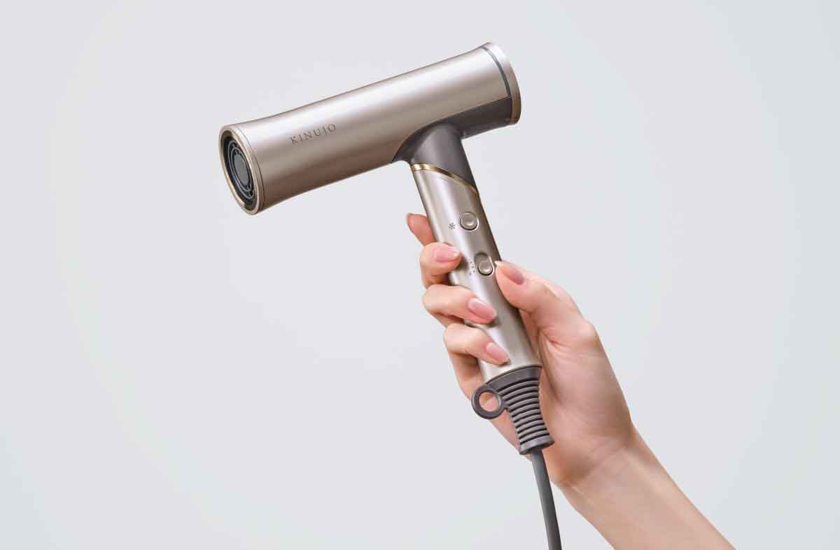 KINUJOからミニアイロン「ドゥー」と海外対応ドライヤー「ボヤージュ