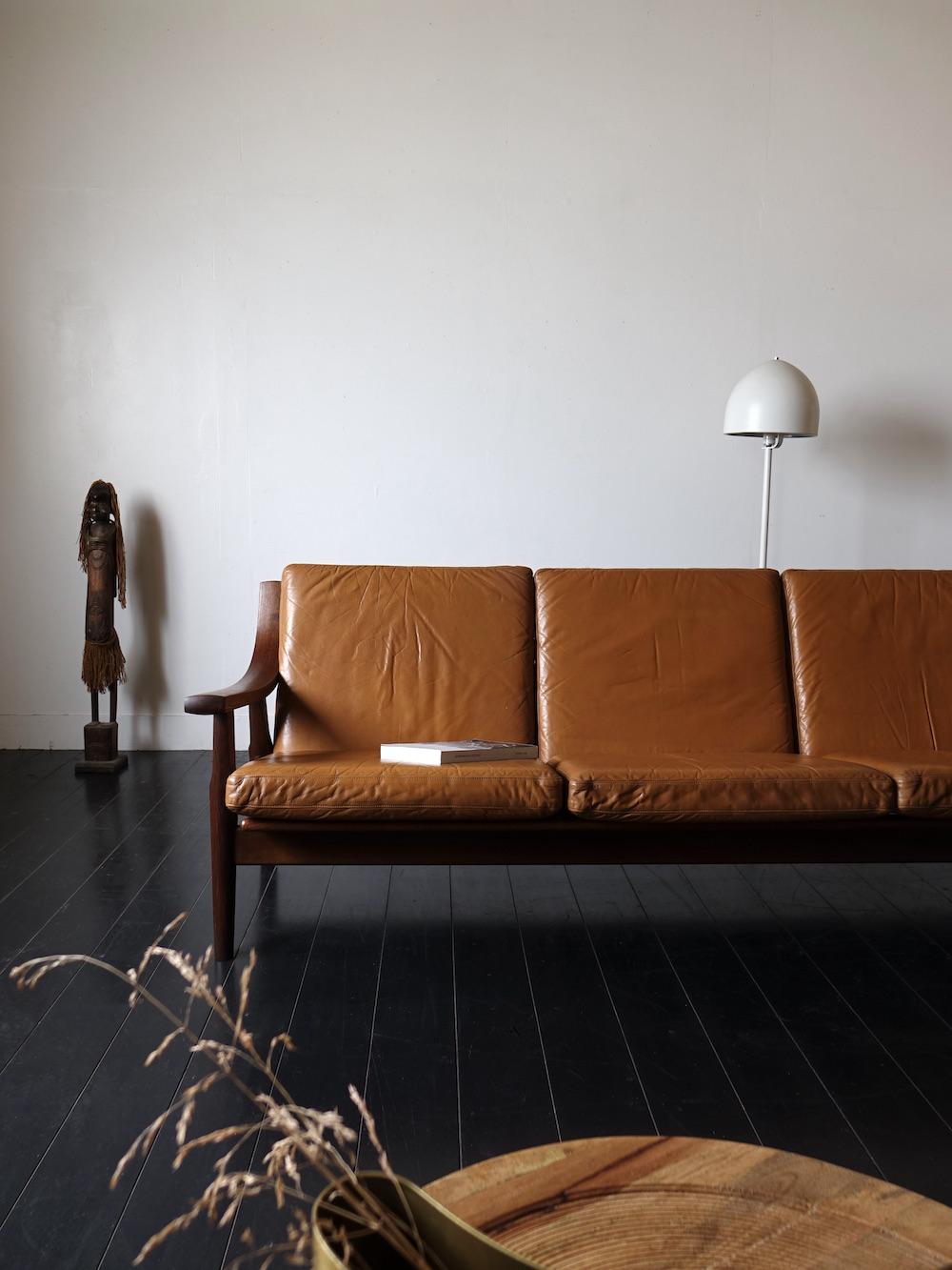 Bellbet | GE530 Sofa by Hans J Wegner for GETAMA