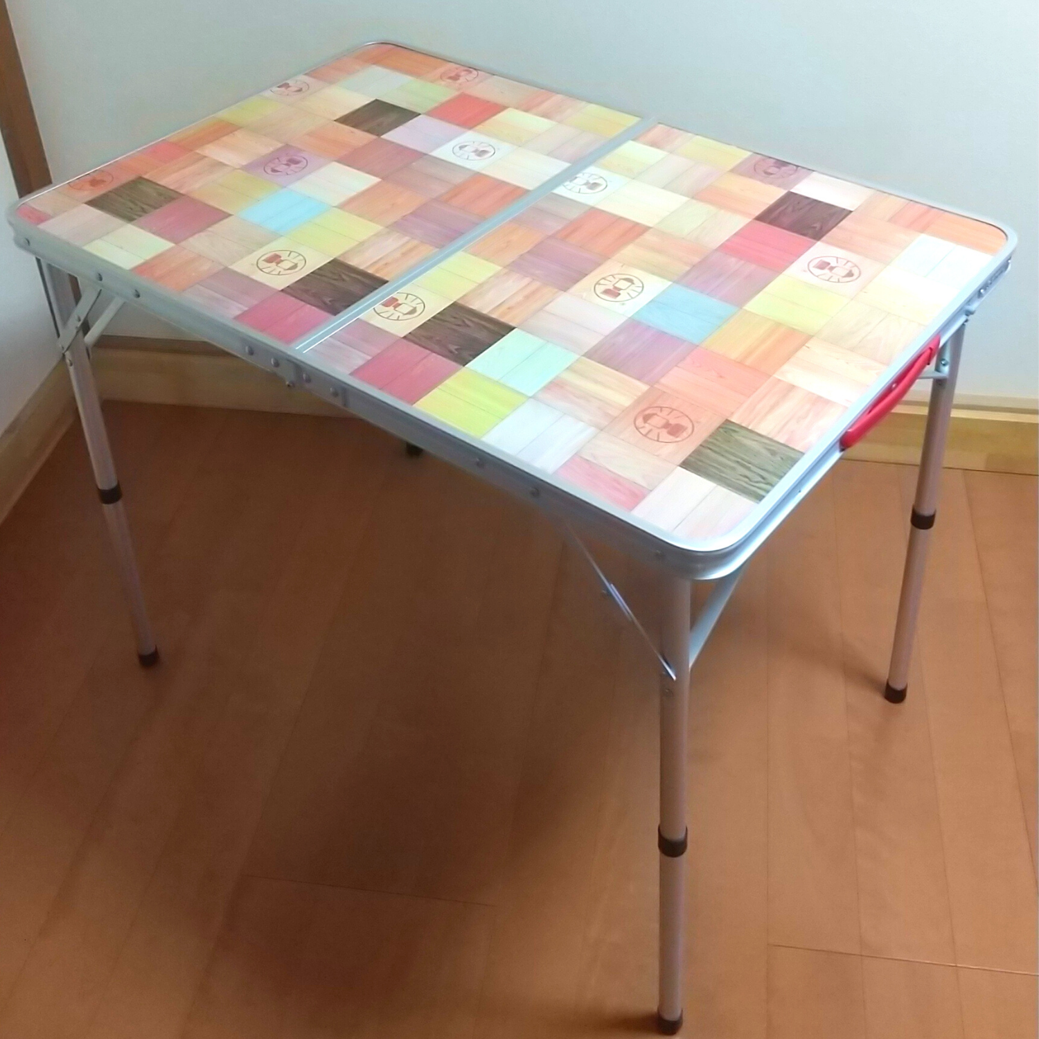 キャンプサイトが華やぐコールマンの「ナチュラルモザイクリビング