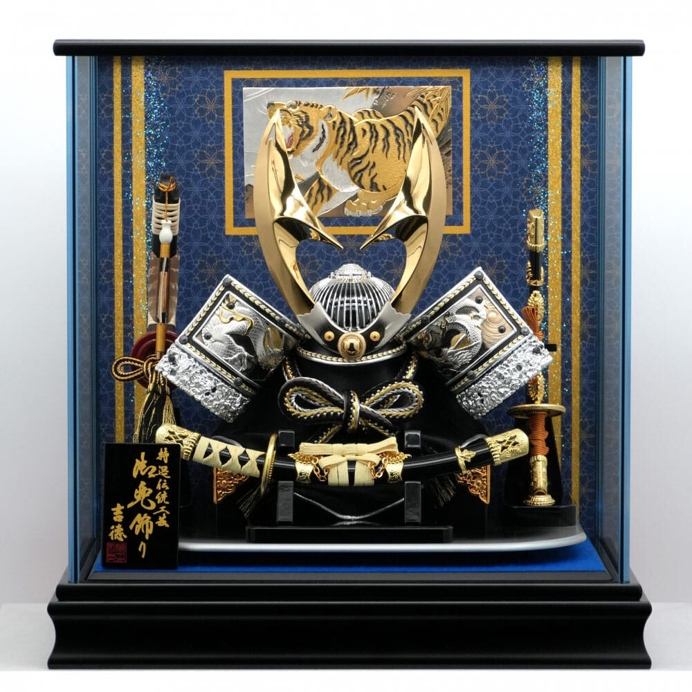 五月人形】兜飾り ケース飾り「彫金龍立体鍬形一本太刀」 (538105