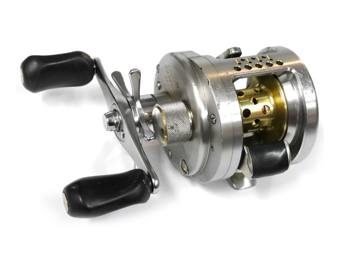 中古品】 シマノ 03カルカッタコンクエスト 201DC 左巻き SHIMANO