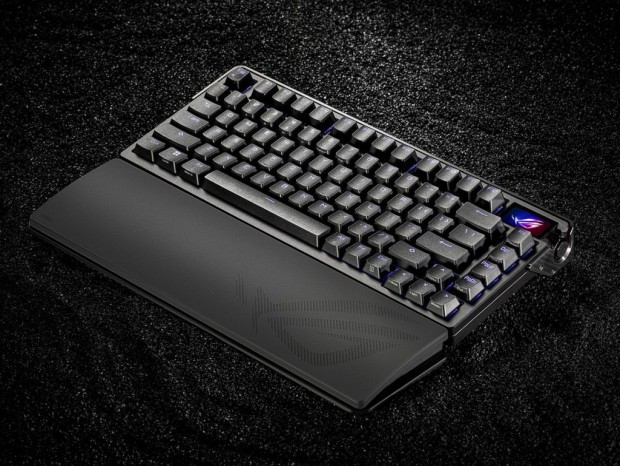 打鍵感の“硬軟”を切り替えられるゲーミングキーボード「ROG Azoth