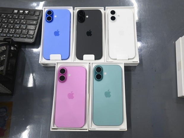 お買い得情報) iPhone 16の未使用品が週末まで限定価格の税込102,800円